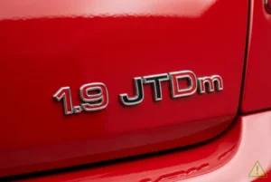 Insigne 1.9 JTDm Alfa Romeo GT avec témoin d'alerte